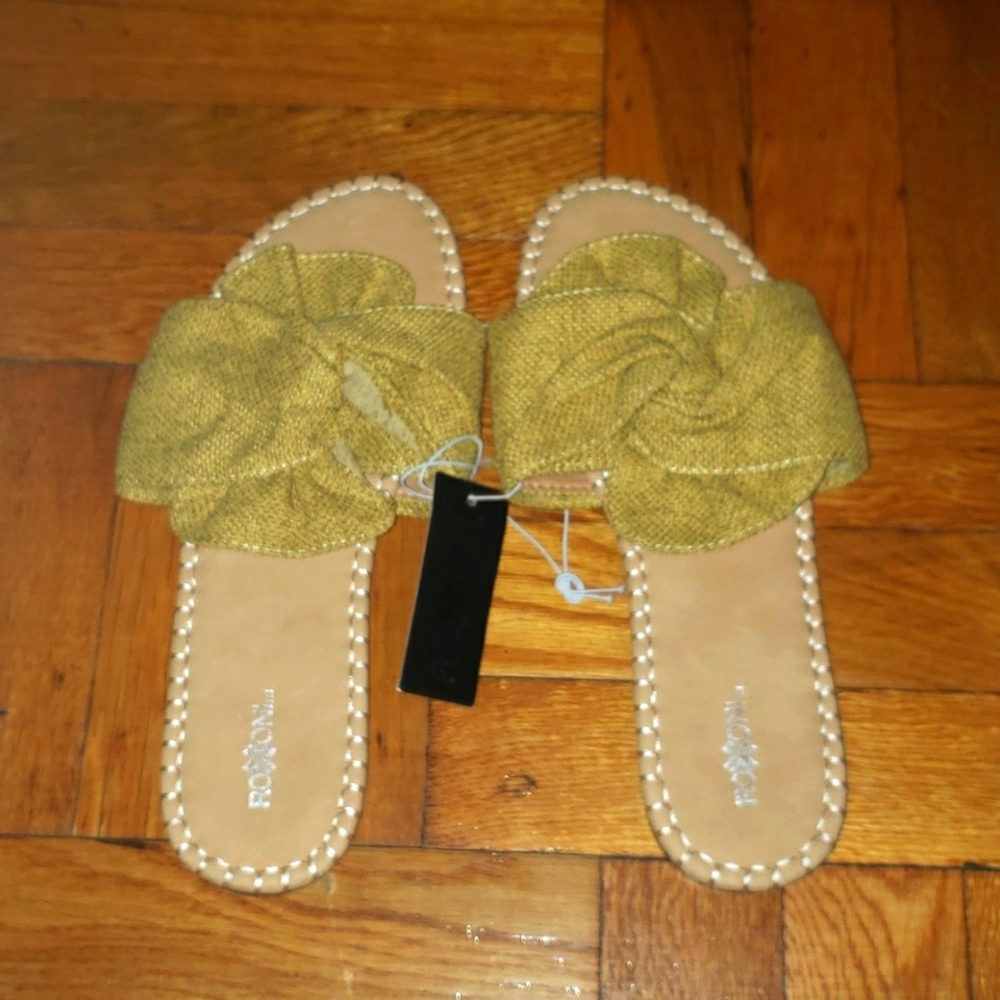 "Roxoni" Yellow Floral Sandals 🍒